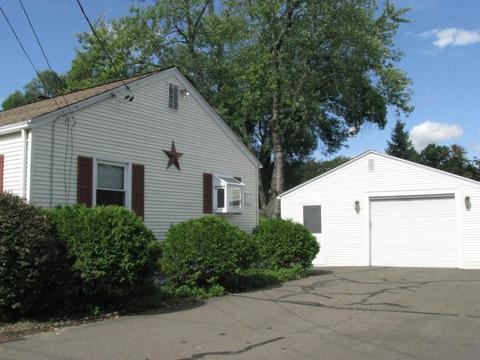 136 Manning St, Chicopee, MA 01020 photo 3