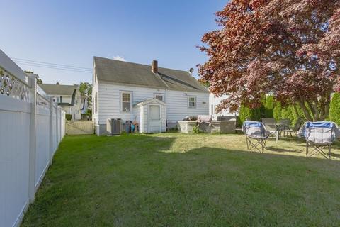 568 Weetamoe St, Fall River, MA 02720 photo 3