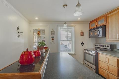 568 Weetamoe St, Fall River, MA 02720 photo 8