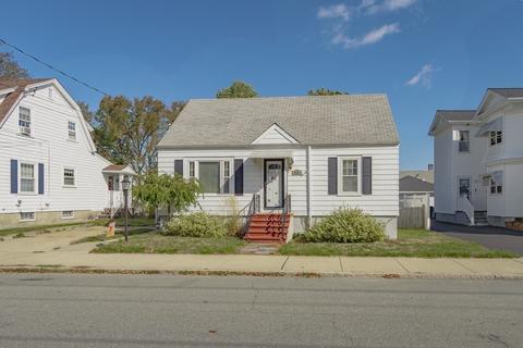 568 Weetamoe St, Fall River, MA 02720 photo 1