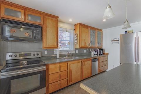 568 Weetamoe St, Fall River, MA 02720 photo 7