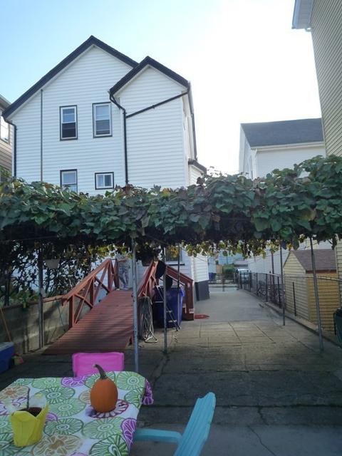 96 Canonicus St, Fall River, MA 02723 photo 3
