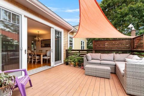 12 Holly St, Gloucester, MA 01930 photo 2
