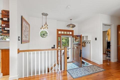 12 Holly St, Gloucester, MA 01930 photo 5