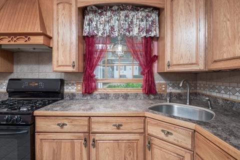 135 Garnet St, Springfield, MA 01129 photo 10