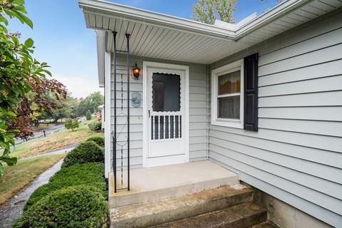 135 Garnet St, Springfield, MA 01129 photo 3