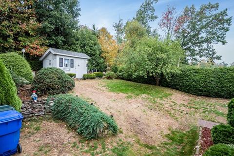135 Garnet St, Springfield, MA 01129 photo 33