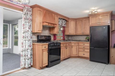 135 Garnet St, Springfield, MA 01129 photo 4