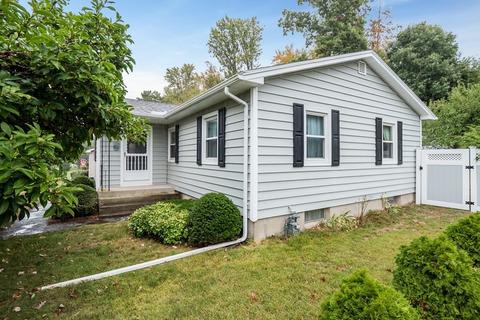 135 Garnet St, Springfield, MA 01129 photo 2