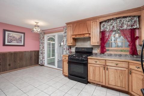 135 Garnet St, Springfield, MA 01129 photo 5