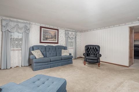 135 Garnet St, Springfield, MA 01129 photo 16