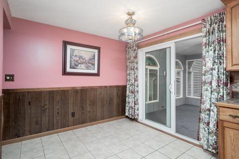 135 Garnet St, Springfield, MA 01129 photo 9