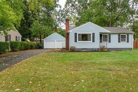 137 Gardens Dr, Springfield, MA 01119 photo 2