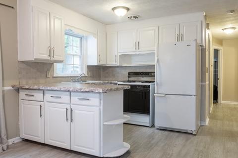 137 Gardens Dr, Springfield, MA 01119 photo 3