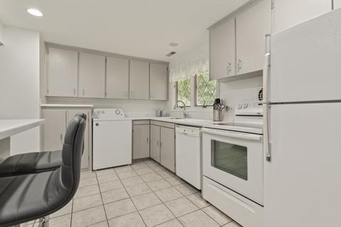 4 Wellesley Rd, Danvers, MA 01923 photo 2