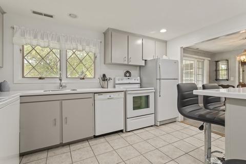 4 Wellesley Rd, Danvers, MA 01923 photo 12