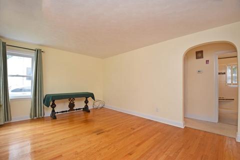 22 Benjamin Rd, Worcester, MA 01602 photo 2