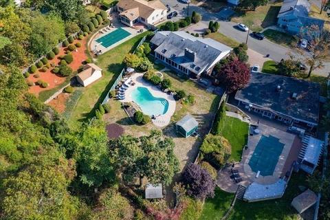 9 Pine Ridge Rd, Stoneham, MA 02180 photo 3