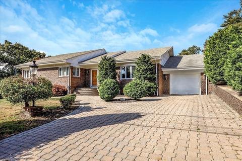 9 Pine Ridge Rd, Stoneham, MA 02180 photo 1