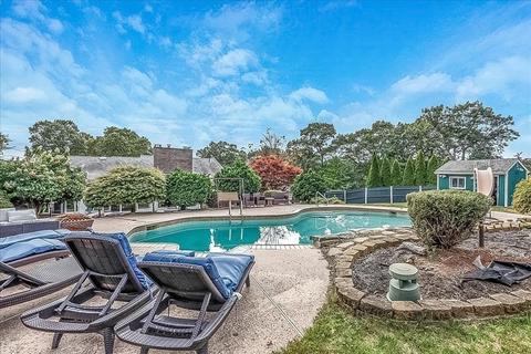 9 Pine Ridge Rd, Stoneham, MA 02180 photo 2