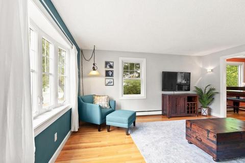 1082 Greendale Ave, Needham, MA 02492 photo 8