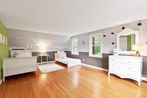 1082 Greendale Ave, Needham, MA 02492 photo 15