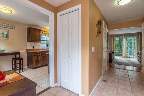 9 Ledgecrest Dr, Worcester, MA 01603 photo 4