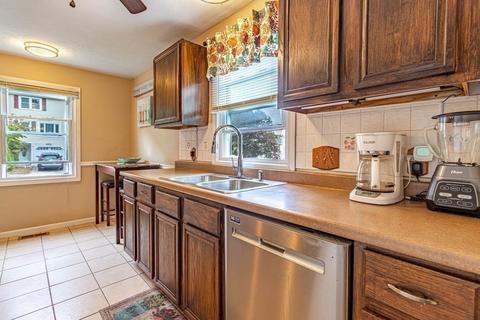 9 Ledgecrest Dr, Worcester, MA 01603 photo 5