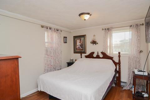 44 Maple St, Lowell, MA 01852 photo 4