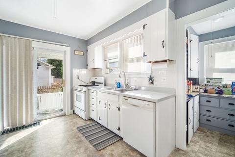 184 Harkness Ave, Springfield, MA 01118 photo 10