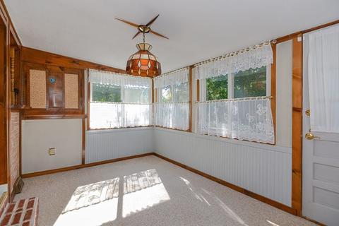 74 Seymour Ave, Springfield, MA 01109 photo 12