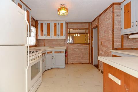 74 Seymour Ave, Springfield, MA 01109 photo 10