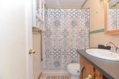 74 Seymour Ave, Springfield, MA 01109 photo 13