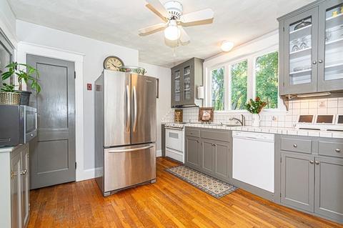 71 Vine St, Reading, MA 01867 photo 13