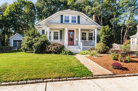 71 Vine St, Reading, MA 01867 photo 2