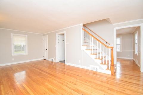 35 Mayfield St, Springfield, MA 01108 photo 2