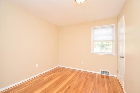 45 Redfern Dr, Springfield, MA 01109 photo 7