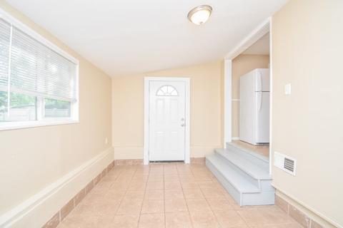 45 Redfern Dr, Springfield, MA 01109 photo 6