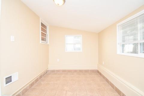 45 Redfern Dr, Springfield, MA 01109 photo 5