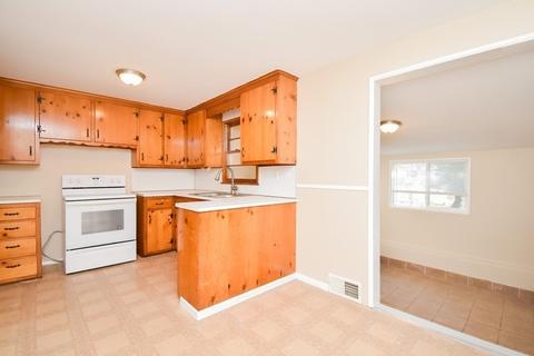 45 Redfern Dr, Springfield, MA 01109 photo 3