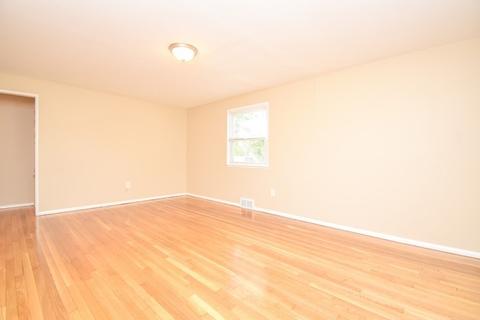 45 Redfern Dr, Springfield, MA 01109 photo 17