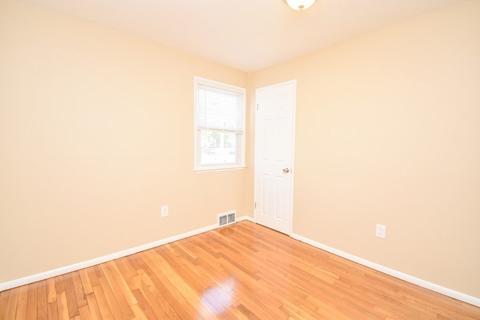 45 Redfern Dr, Springfield, MA 01109 photo 8