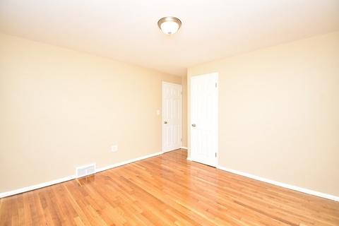 45 Redfern Dr, Springfield, MA 01109 photo 11