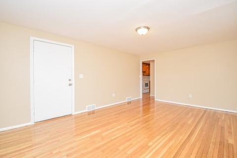 45 Redfern Dr, Springfield, MA 01109 photo 2
