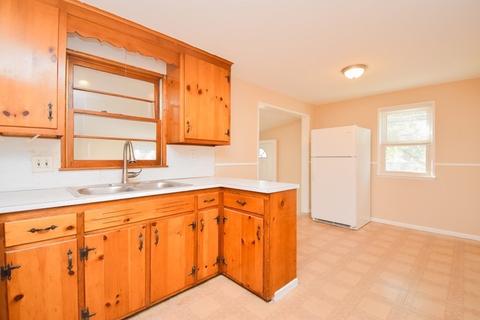 45 Redfern Dr, Springfield, MA 01109 photo 4