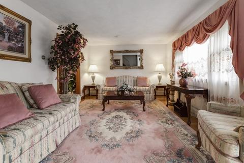 23 Arlington St, Everett, MA 02149 photo 4