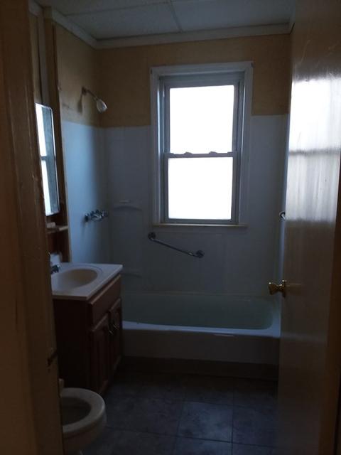 8 Wolcott St, Springfield, MA 01104 photo 4