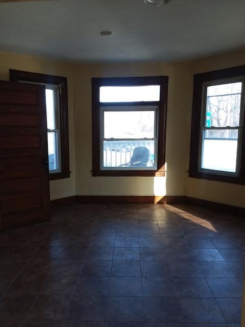 8 Wolcott St, Springfield, MA 01104 photo 2