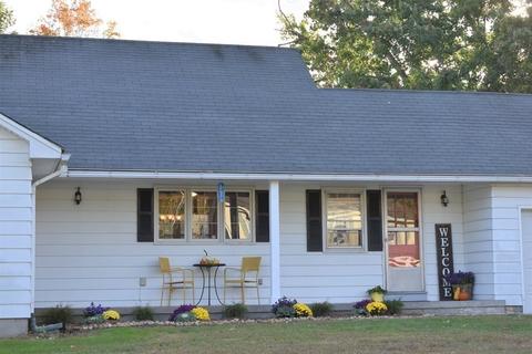 23 Dragon Cir, Easthampton, MA 01027 photo 2