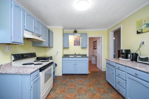13 Baptist Ave, Chicopee, MA 01013 photo 11